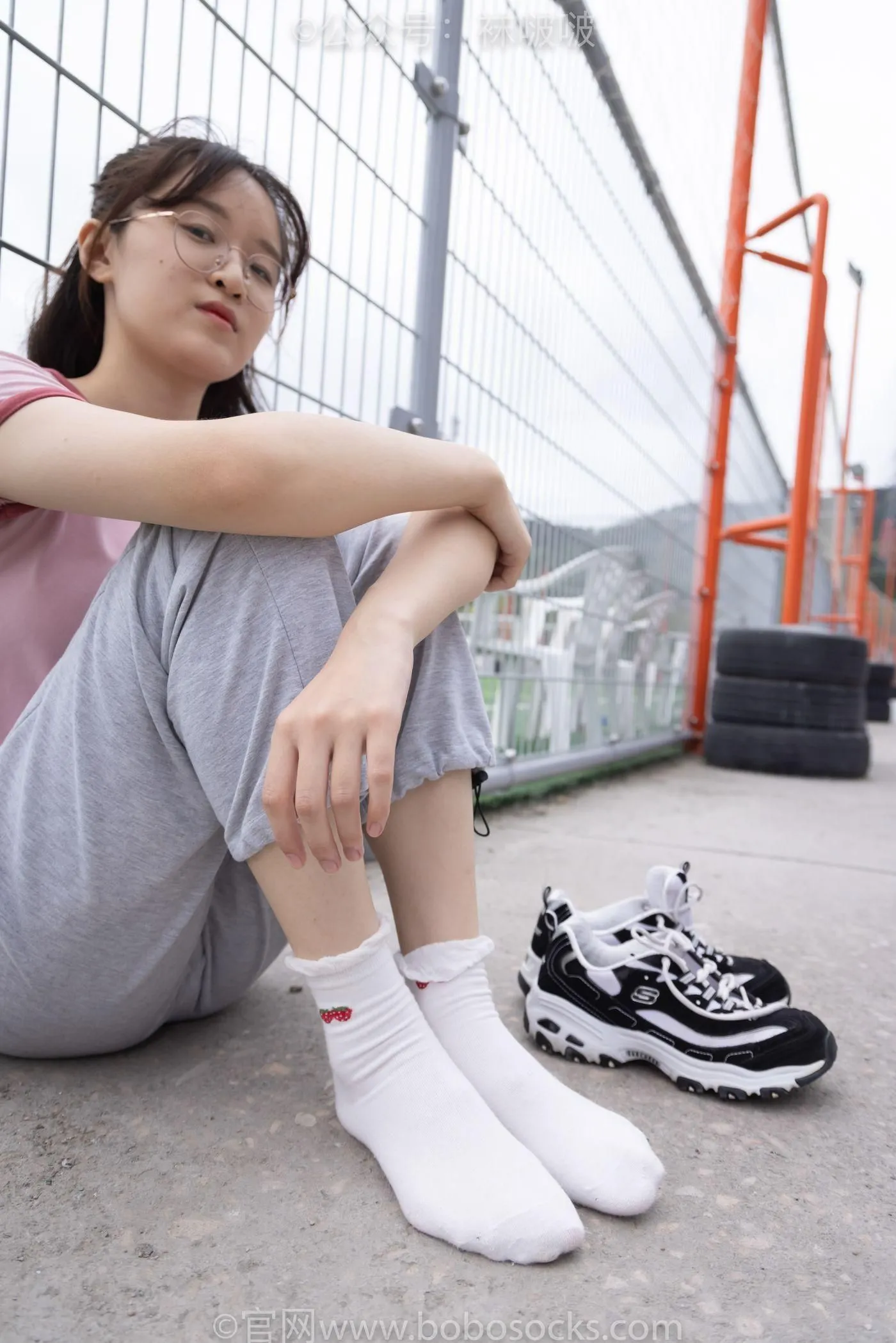[BoBoSocks袜啵啵]NO.016 熊熊-斯凯奇运动鞋、棉袜（踩脏）、裸足 [147P]插图